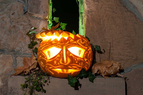 Jack o'Lantern on Halloween night - Foto, afbeelding