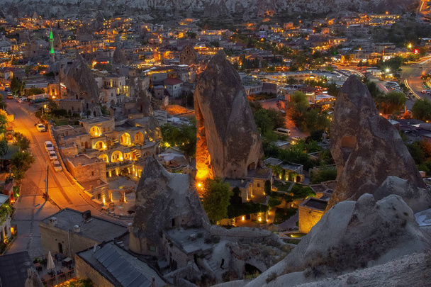 Günbatımı Göreme şehirde Kapadokya, Orta Anadolu, Turkey - Fotoğraf, Görsel