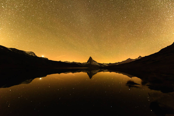 Incredible night view of Stellisee lake with Matterhorn peak in Swiss Alps - Fotó, kép
