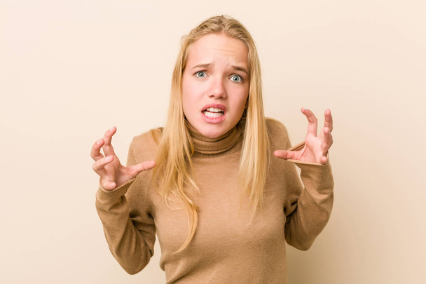 Cute and natural teenager woman screaming with rage. - Photo, Image