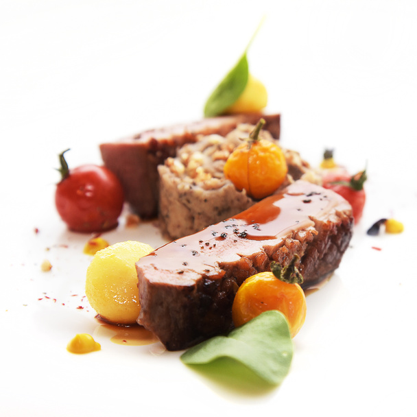 Grilled meat with cherry tomatoes - Foto, immagini