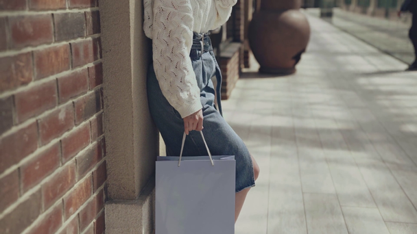 pretty woman standing with shopping bag  - Video, Çekim