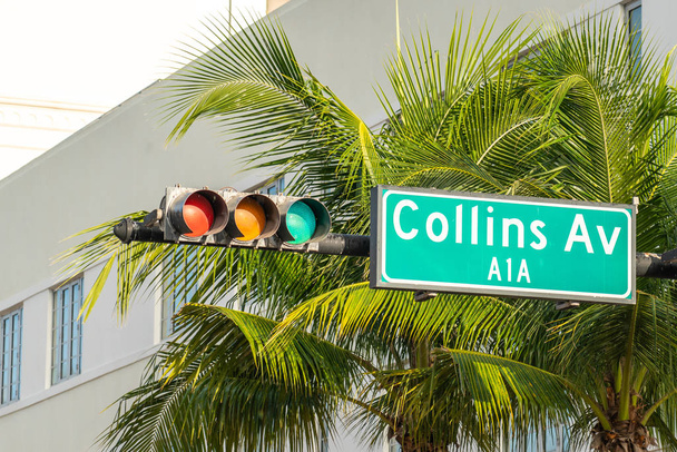 Segnale stradale della famosa Collins Avenue, Miami, Florida, USA
 - Foto, immagini