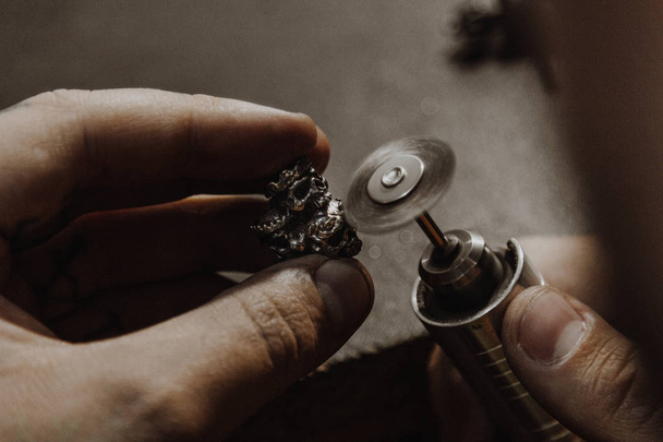 Jeweler working at workshop - Фото, зображення