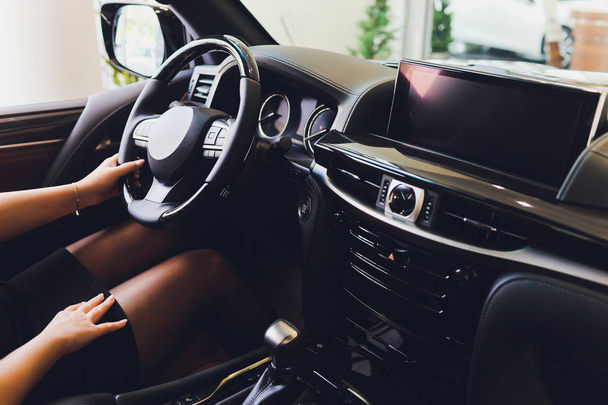 Woman holding a steering wheelr. Focus on hands. - Foto, afbeelding