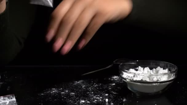 Drogenpulver in Tütchen verpackt - Filmmaterial, Video