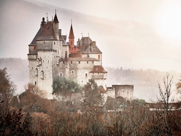Snímek zámku menthon Saint Bernard, historický hrad n - Fotografie, Obrázek