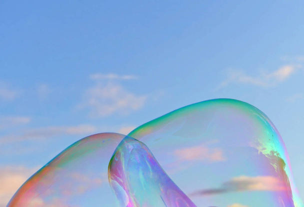 Фрагмент бульбашок проти неба
 - Фото, зображення