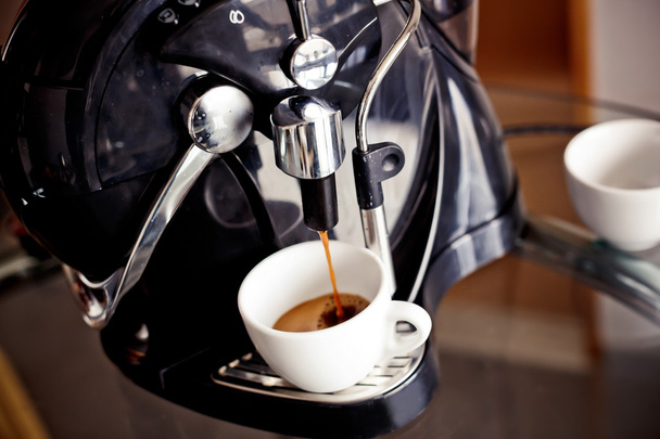 Coffee making with espresso machine - Foto, afbeelding