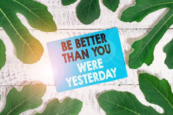 Слова, пишущие текст "Лучше, чем вчера". Бизнес-концепция для того, чтобы попытаться улучшить себя каждый день
. - Фото, изображение