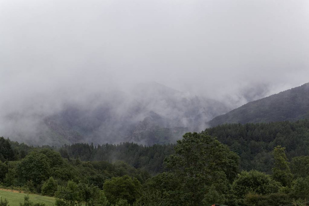Paysage du plateau de sault dans les Pyrénées en France
.  - Photo, image