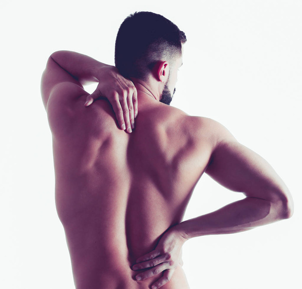 junger Mann mit schmerzverzerrtem Nacken. medizinisches Konzept - Foto, Bild