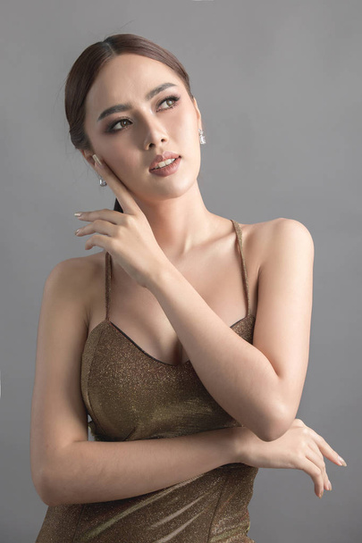 Studio fashion shot of Asian woman - Foto, Imagem