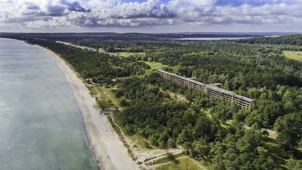 Prora-gigantické historické prázdninové letovisko v Baltském moři na ostrově rgen - Fotografie, Obrázek