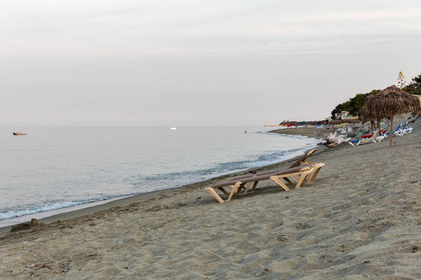 Korsika yaz günbatımı plaj deniz manzarası, Fransa. - Fotoğraf, Görsel
