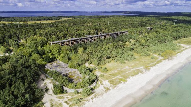 Prora - un gigantesco complejo vacacional nazi histórico en el Mar Báltico en la isla de Rgen
 - Foto, Imagen