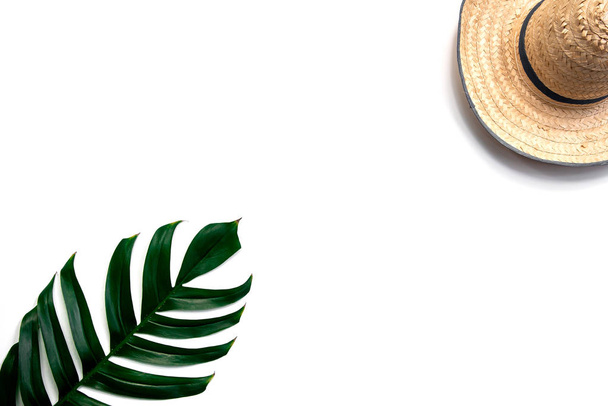 green tropical leaf and straw hat isolated on white background - Fotografie, Obrázek
