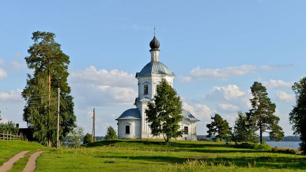 Ilha Stolobny, Rússia - 14 de junho de 2006: Igreja da Exaltação da Santa Cruz
 - Foto, Imagem