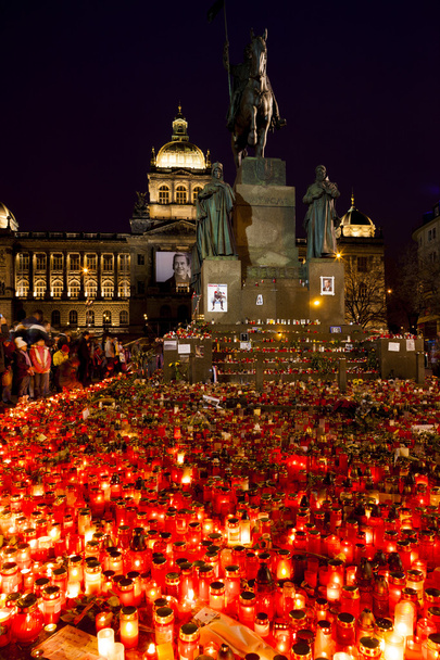 мемориал после смерти Вацлава Гавела на площади Святого Вацлава
 - Фото, изображение