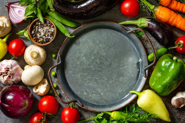 Fondo alimentario ecológico. Surtido de verduras orgánicas crudas, salud
 - Foto, Imagen
