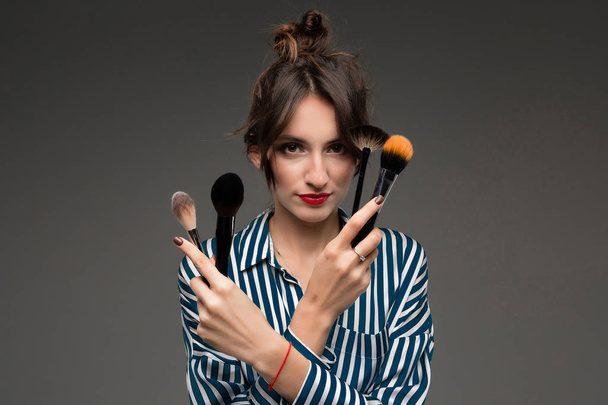 young beautiful woman with make up brushes - Foto, Imagen