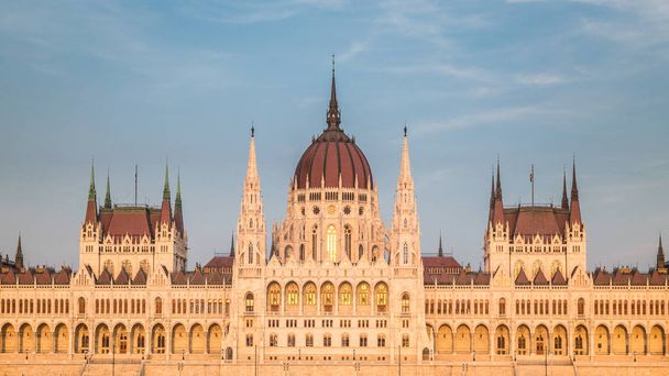 Węgierski Budynek Parlamentu, godny uwagi symbol Węgier - Zdjęcie, obraz