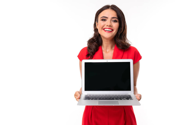 kaunis nainen punainen kannettava tietokone
  - Valokuva, kuva