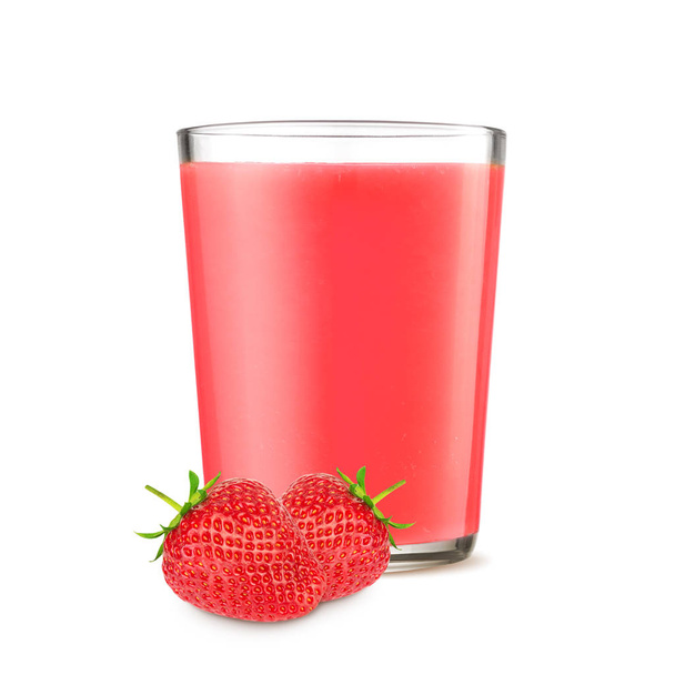 Φράουλες και ένα ποτήρι με χυμό σε απομονωμένο λευκό φόντο - Φωτογραφία, εικόνα