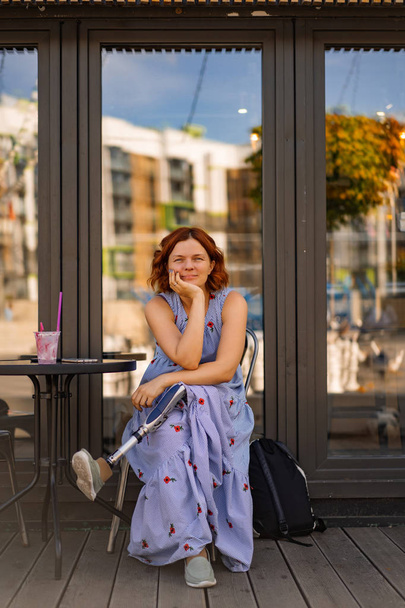 Positive disabled woman in a cafe smiles, laughs, enjoys life. - Fotografie, Obrázek