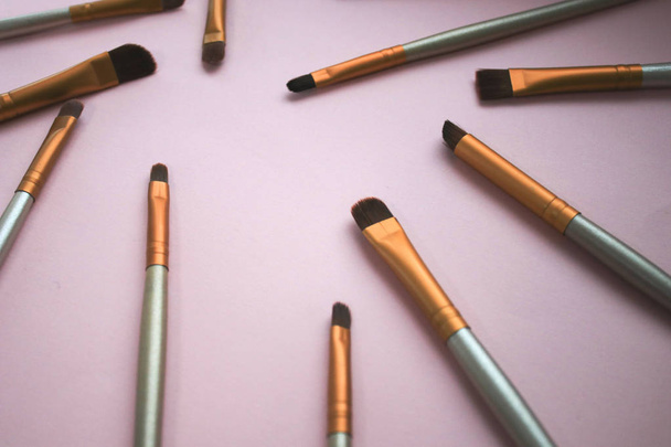 Makeup brushes on pink background - Valokuva, kuva