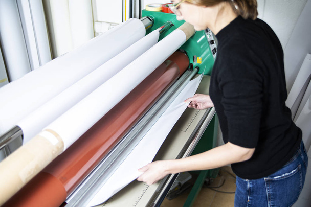 Large format printing. Printing plotter support, the printer operates the machine - 写真・画像