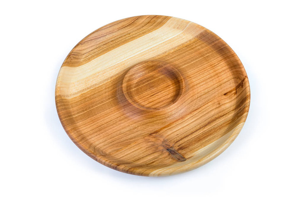 Порожня кругла дерев'яна страва з соусом у центрі
 - Фото, зображення