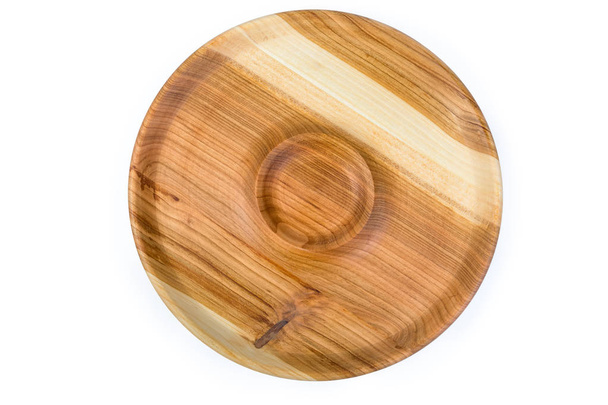Drewniana porcja danie z sosem Łódka w środku, widok z góry - Zdjęcie, obraz