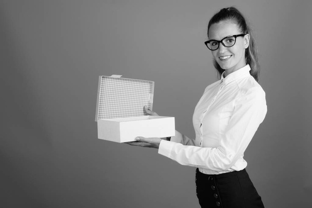 Portrait of young beautiful businesswoman shot in black and white - Φωτογραφία, εικόνα