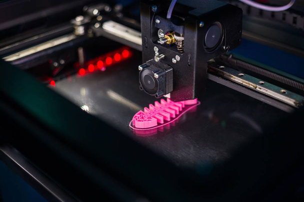 3D εκτυπωτής κατά την εργασία - Φωτογραφία, εικόνα