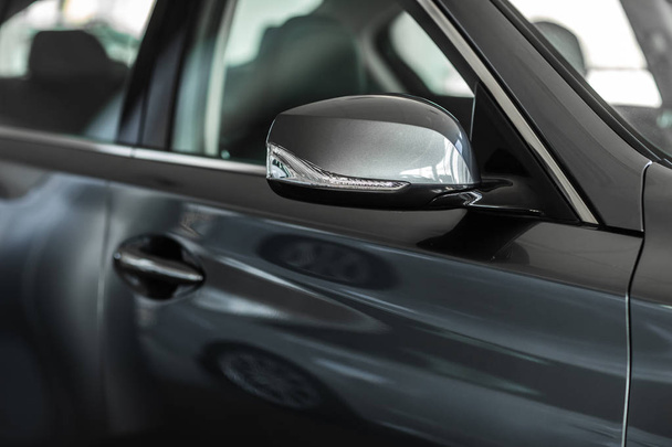 rear view mirror. Focus to mirror view. side rear-view mirror on a car. - Zdjęcie, obraz