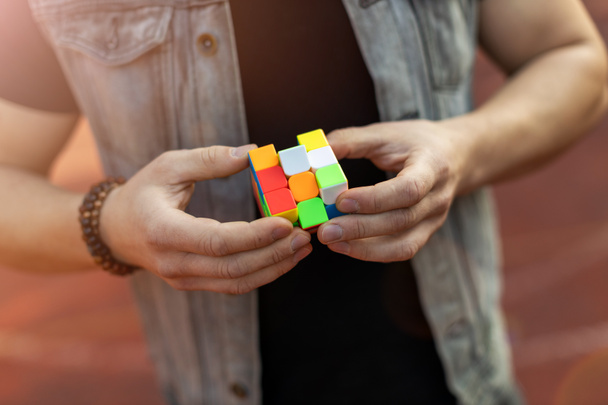 Man playing a cube game - 写真・画像