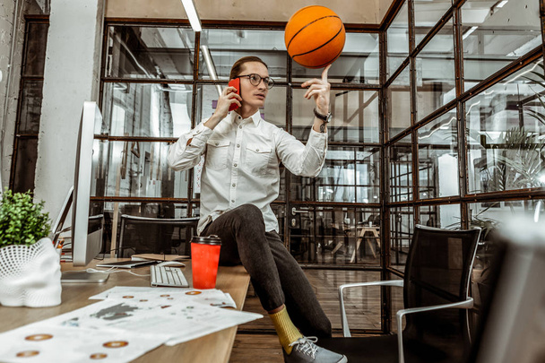 Relaxed office worker playing with ball during pause - Фото, изображение