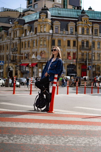 Young beautiful woman walks around the city in Europe, street photo, female posing in the city center - Foto, Imagen