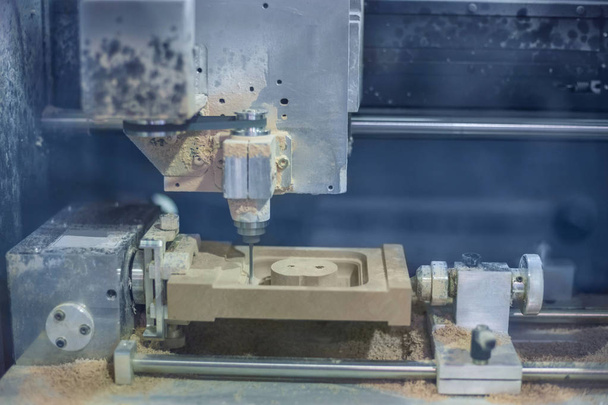 CNC Χαρακτική - άλεσμα μηχάνημα κατά την εργασία - Φωτογραφία, εικόνα