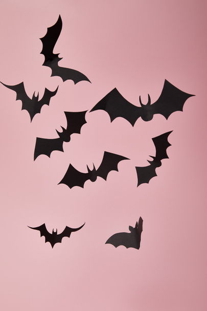 black paper bats on pink background, Halloween decoration - Zdjęcie, obraz