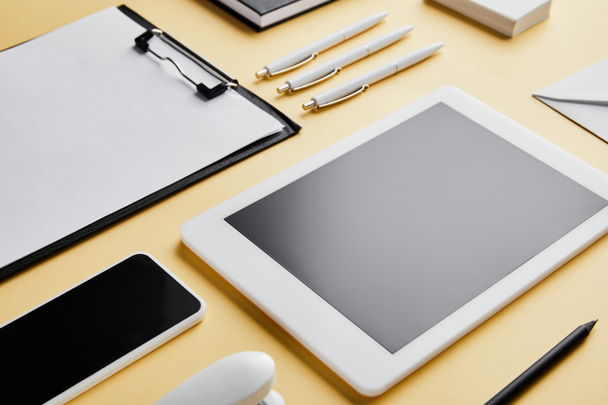 clipboard, pens, pencil, business cards, smartphone and digital tablet with copy space  - Foto, Imagen