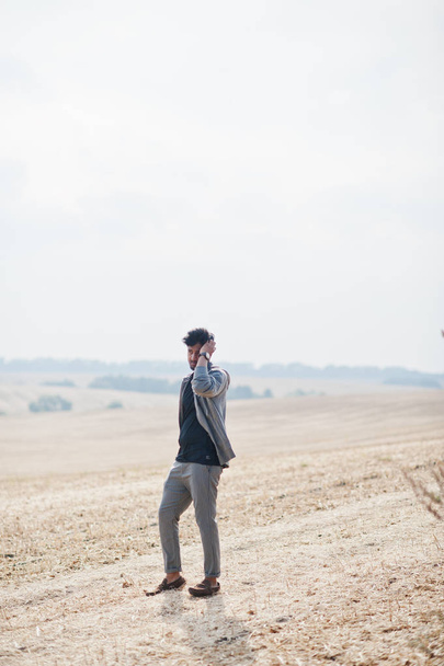 Indian man at casual wear posed at field alone. - Fotó, kép
