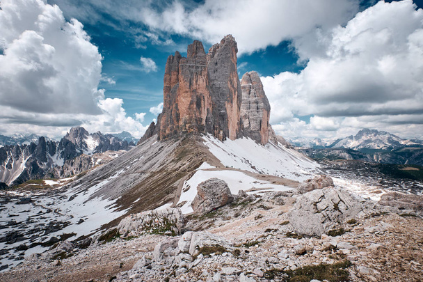 Il paesaggio intorno alle Tre Cime di Lavaredo Dolomiti
 - Foto, immagini