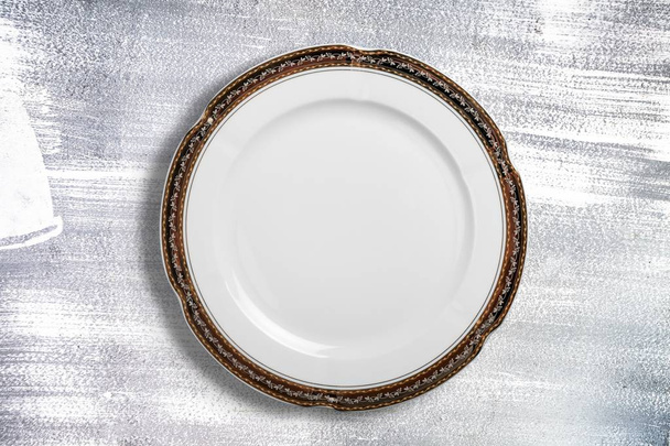 empty plate isolated on wooden background  - Фото, зображення