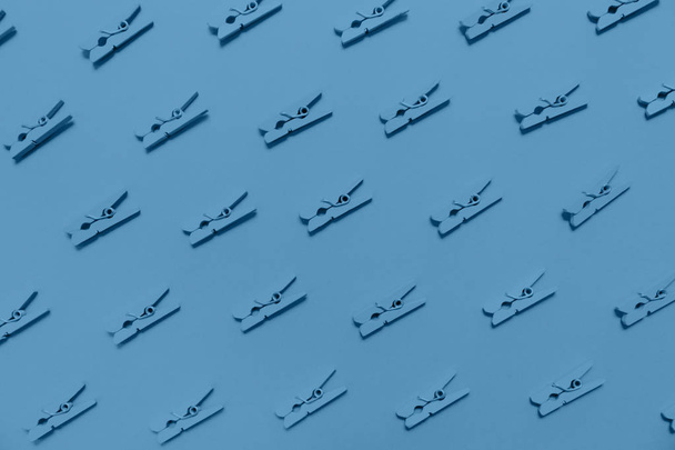Padrão monocromático com pinos de roupas repetitivas
 - Foto, Imagem