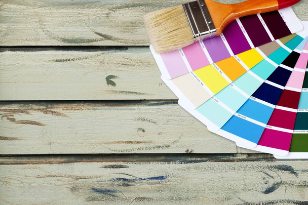Brush and bright palette of colors on  background - Foto, Bild