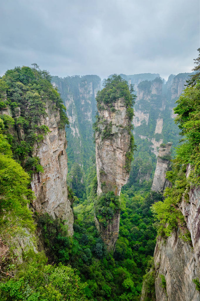 Góry Zhangjiajie, Chiny - Zdjęcie, obraz