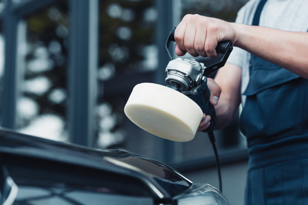 cropped view of car cleaner polishing car with buffer machine - Foto, Imagen