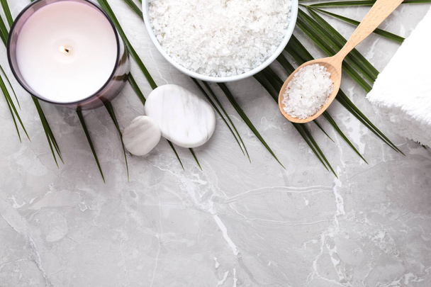 Flat lay composition with white sea salt on marble background, space for text. Spa treatment - Fotoğraf, Görsel